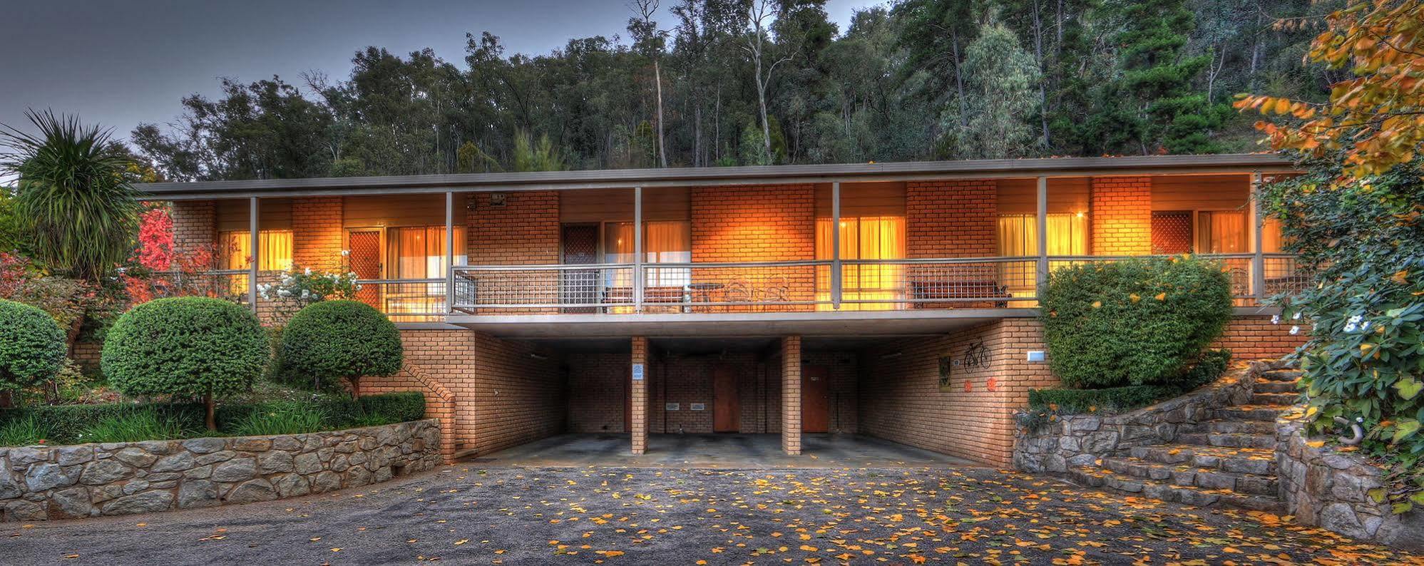 Chestnut Tree Holiday Units Bright Buitenkant foto