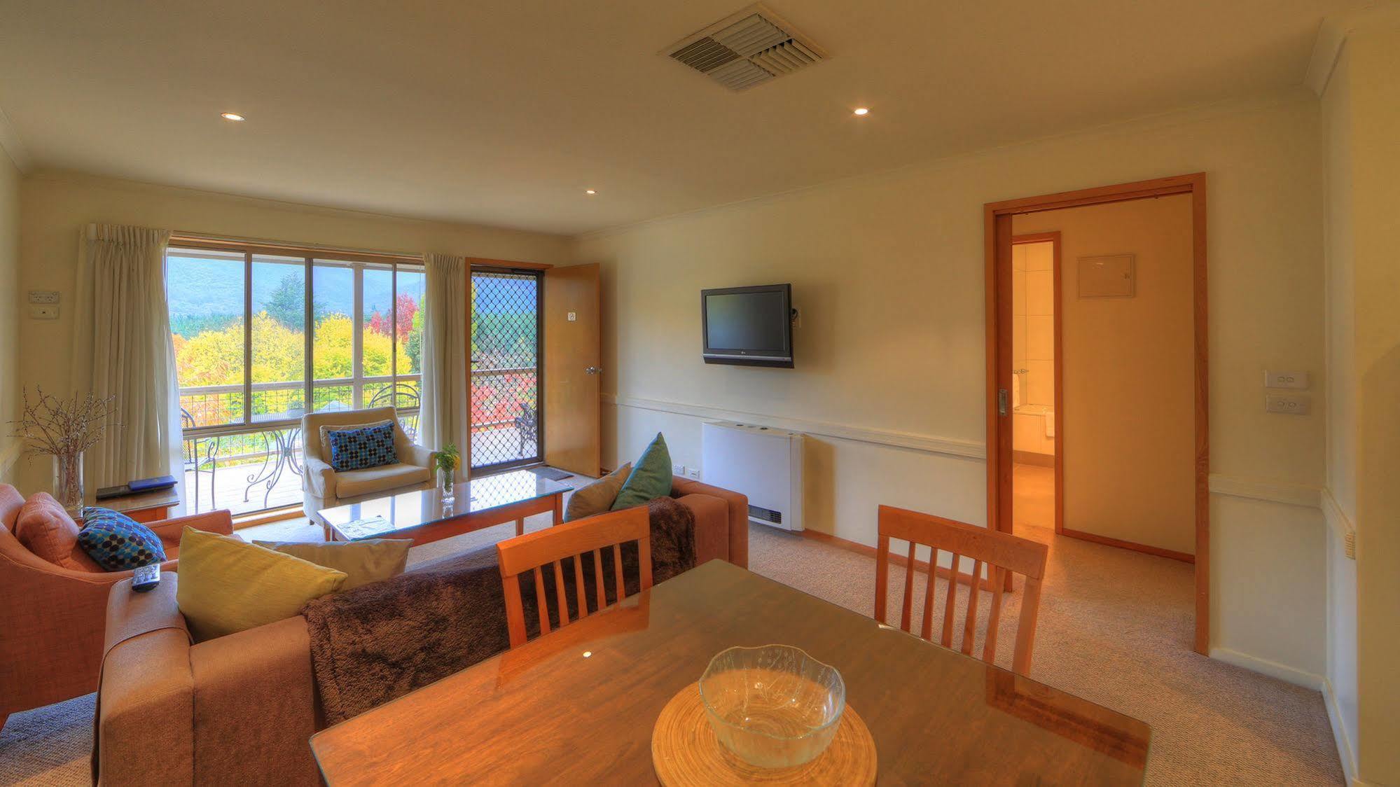 Chestnut Tree Holiday Units Bright Buitenkant foto