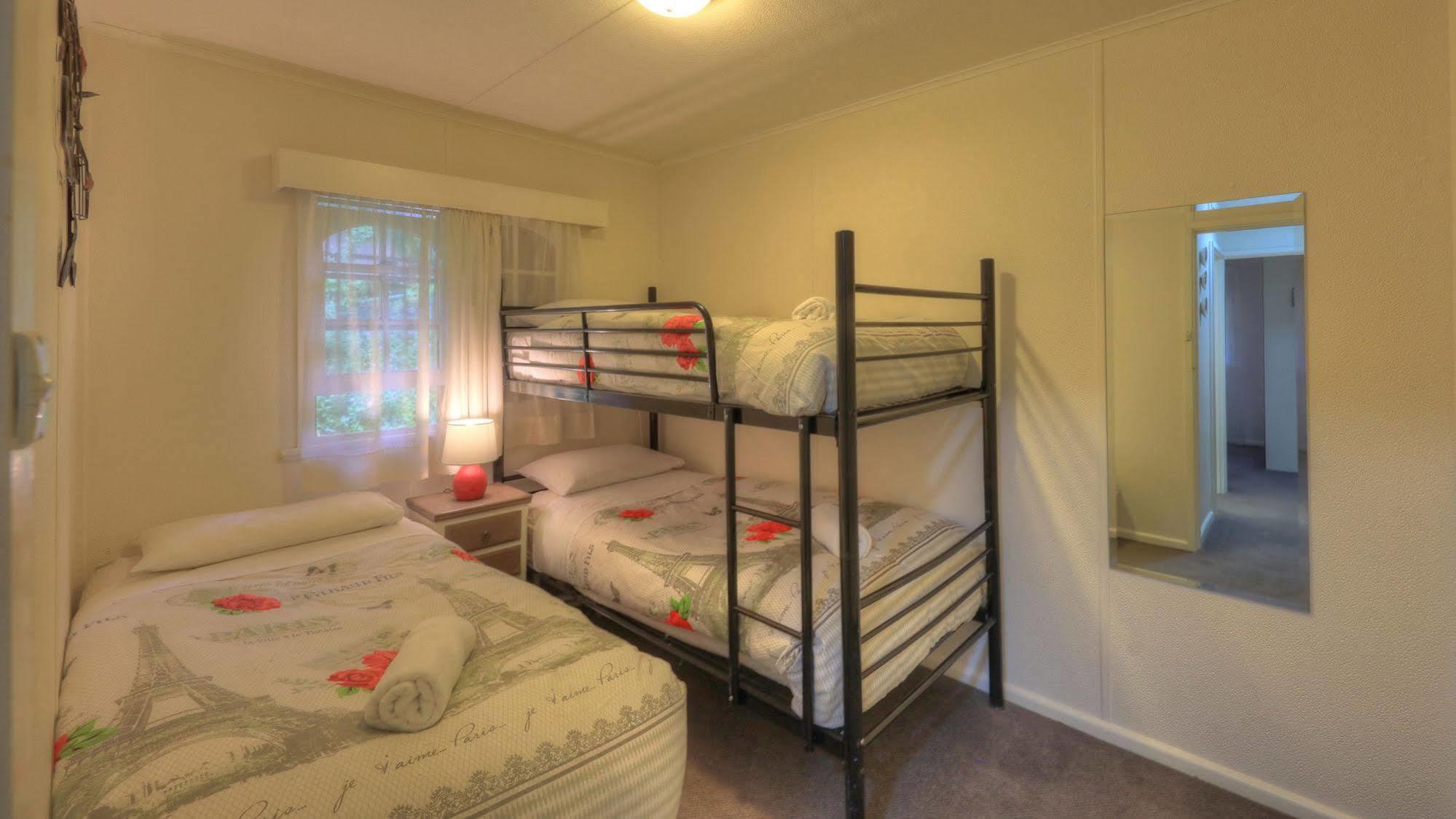 Chestnut Tree Holiday Units Bright Buitenkant foto