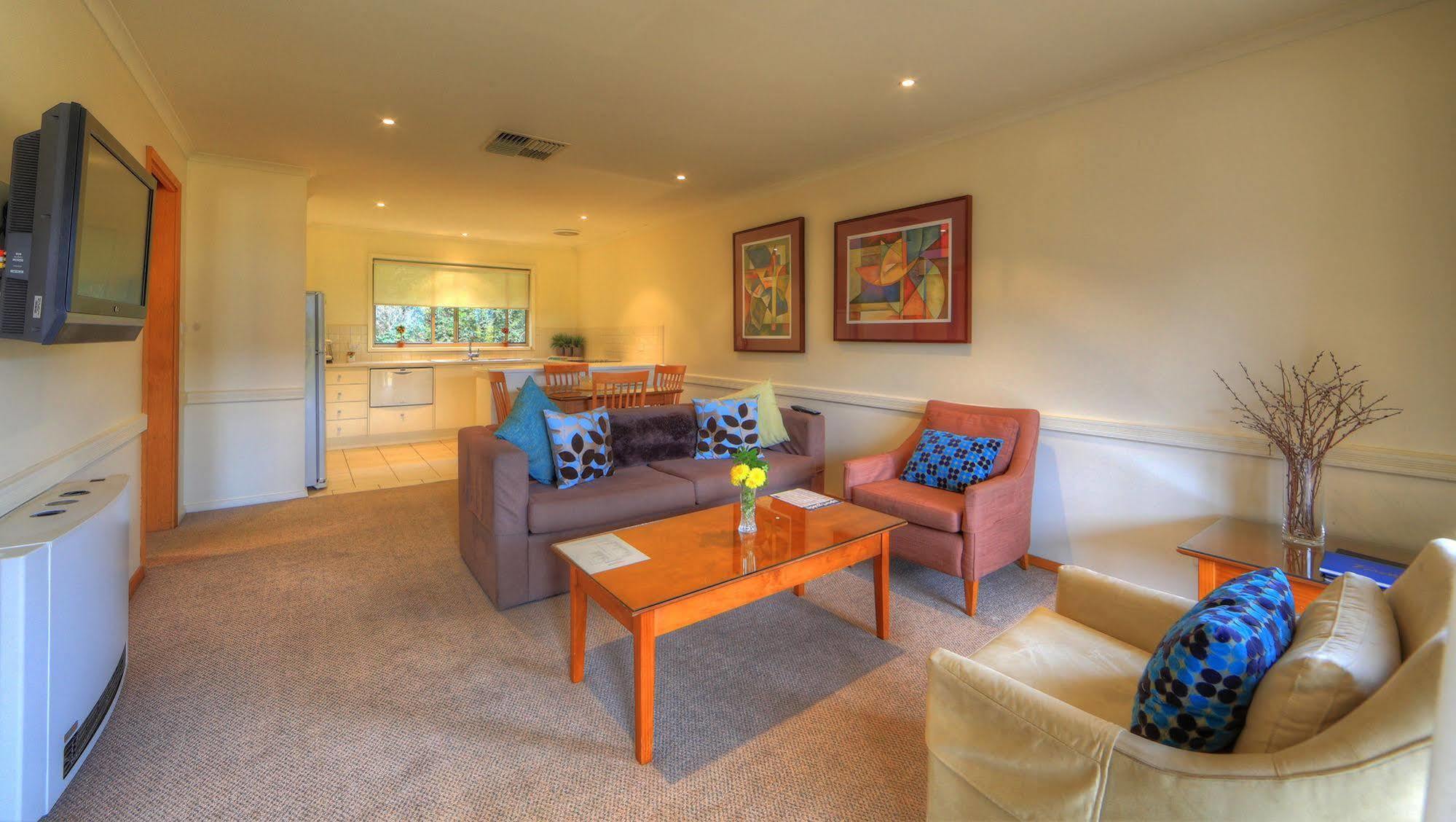 Chestnut Tree Holiday Units Bright Buitenkant foto